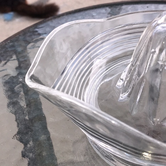 Real Crystal Large 8 inch Vintage Ribbed Crystal Glass Citrus Juicer with Handle - Picture 9 of 9